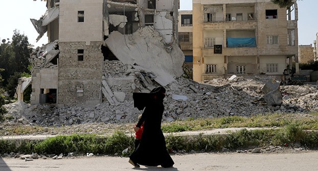 Война в Сирии. Женщина с ребенком. Фото: REUTERS/Khalil Ashawi Война в Сирии. Женщина с ребенком. Фото: REUTERS/Khalil Ashawi