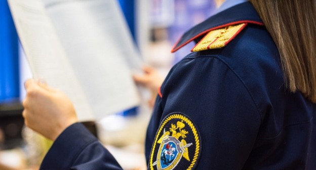Сотрудница Следственного комитета. Фото: Елена Синеок, "Юга.ру" Сотрудница Следственного комитета. Фото: Елена Синеок, "Юга.ру"