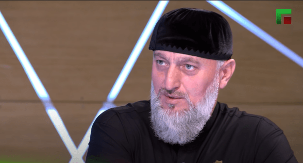 Советник главы Чечни, депутат Госдумы России Адам Делимханов. Стоп-кадр видео https://youtu.be/ofAzWw_aW7g Советник главы Чечни, депутат Госдумы России Адам Делимханов. Стоп-кадр видео https://youtu.be/ofAzWw_aW7g