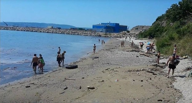 Волочаевский пляж в Новороссийске. Стоп-кадр видео https://www.youtube.com/watch?v=EcAmVE_Bm0E&feature=emb_logo Волочаевский пляж в Новороссийске. Стоп-кадр видео https://www.youtube.com/watch?v=EcAmVE_Bm0E&feature=emb_logo