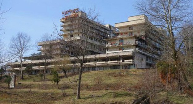 Бывший санаторий "Сакартвело" в Цхалтубо. Грузия. Фото: Daniel-tbs https://commons.wikimedia.org/ Бывший санаторий "Сакартвело" в Цхалтубо. Грузия. Фото: Daniel-tbs https://commons.wikimedia.org/