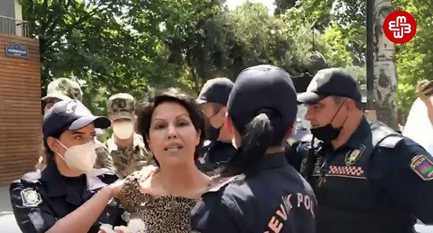 Вафу Наги задерживает полиция. Стоп-кадр видео https://www.youtube.com/watch?v=FXexK2bMlRc Вафу Наги задерживает полиция. Стоп-кадр видео https://www.youtube.com/watch?v=FXexK2bMlRc
