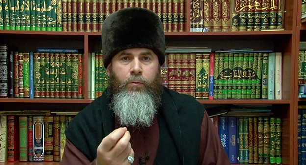 Глава Духовного управления Чечни Салах Межиев. Скриншот видео https://www.youtube.com/watch?v=rY06ZGIn7Uc&feature=emb_logo Глава Духовного управления Чечни Салах Межиев. Скриншот видео https://www.youtube.com/watch?v=rY06ZGIn7Uc&feature=emb_logo
