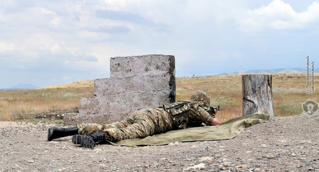 Солдат армянской армии. Фото пресс-сдужбы МО Армении https://mil.am/hy/news/8291 Солдат армянской армии. Фото пресс-сдужбы МО Армении https://mil.am/hy/news/8291