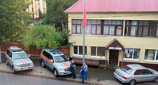 Оперативный штаб по поиску туристов в администрации поселка Красная Поляна. Фото пресс-службы администрации Сочи https://sochi.ru/press-sluzhba/novosti/11/157628/ Оперативный штаб по поиску туристов в администрации поселка Красная Поляна. Фото пресс-службы администрации Сочи https://sochi.ru/press-sluzhba/novosti/11/157628/