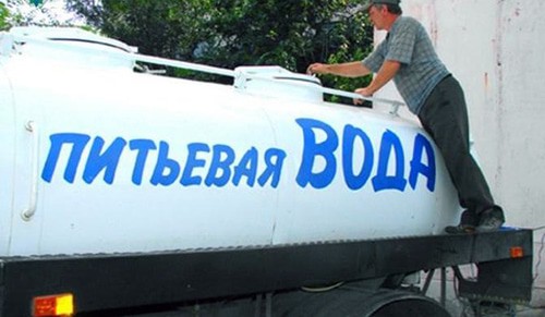 Машина с питьевой водой. Фото: Управление пресс-службы администрации г. Махачкалы Машина с питьевой водой. Фото: Управление пресс-службы администрации г. Махачкалы