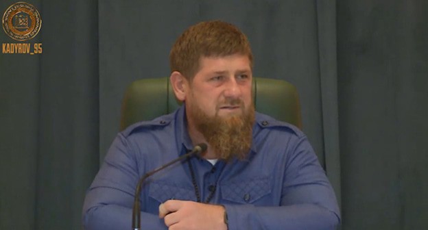 Рамзан Кадыров. Стоп-кадр видео https://vk.com/ramzan?z=video279938622_456243487%2F626a2f48358e2ca0fc%2Fpl_wall_279938622 Рамзан Кадыров. Стоп-кадр видео https://vk.com/ramzan?z=video279938622_456243487%2F626a2f48358e2ca0fc%2Fpl_wall_279938622