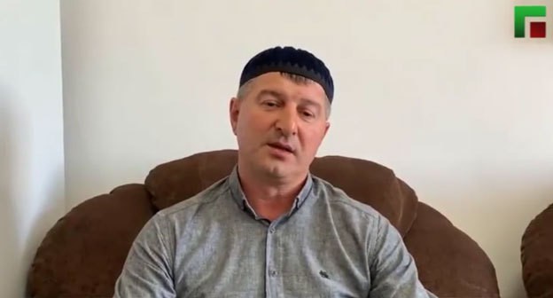 Ширвани Тепсуркаев. Кадр видео ЧГТРК "Грозный" https://www.instagram.com/tv/CFCgX36pFEq/ Ширвани Тепсуркаев. Кадр видео ЧГТРК "Грозный" https://www.instagram.com/tv/CFCgX36pFEq/