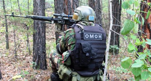 Сотрудник ОМОН. Фото: пресс-служба НАК http://nac.gov.ru/antiterroristicheskie-ucheniya/antiterroristicheskie-ucheniya-v-respublike-0.html#&gid=1&pid=2