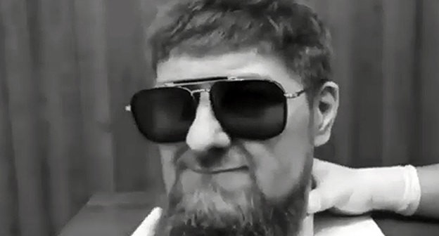 Маска с лицом Кадырова. Кадр видео ИА Грозный - Информ https://www.youtube.com/watch?v=-b_hhDCCWIc&feature=emb_logo Маска с лицом Кадырова. Кадр видео ИА Грозный - Информ https://www.youtube.com/watch?v=-b_hhDCCWIc&feature=emb_logo