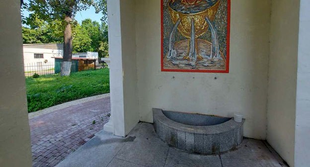 Источник у Храма Христа Спасителя в Калининграде. Фото: Алексей Шабунин https://ruwest.ru/ https://www.grozny-inform.ru/news/analitics/121957/ Источник у Храма Христа Спасителя в Калининграде. Фото: Алексей Шабунин https://ruwest.ru/ https://www.grozny-inform.ru/news/analitics/121957/