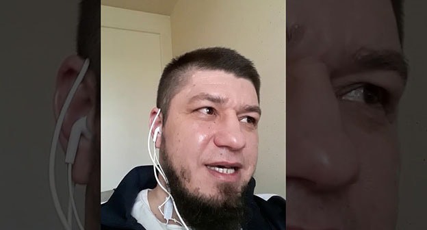 Мурад Асламханов. Стоп-кадр видео https://www.youtube.com/watch?v=CWcdEMBG_iQ Мурад Асламханов. Стоп-кадр видео https://www.youtube.com/watch?v=CWcdEMBG_iQ