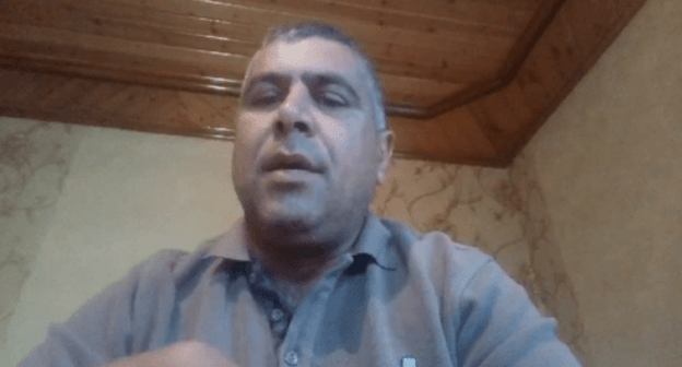 Ализамин Салаев. Скриншот видео: https://www.facebook.com/elzamin.salayev/videos/158496345182695/ Ализамин Салаев. Скриншот видео: https://www.facebook.com/elzamin.salayev/videos/158496345182695/