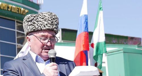 Малсаг Ужахов. Кадр видео "Фортанга.Орг" https://www.youtube.com/watch?v=qfFMlE02KJw Малсаг Ужахов. Кадр видео "Фортанга.Орг" https://www.youtube.com/watch?v=qfFMlE02KJw