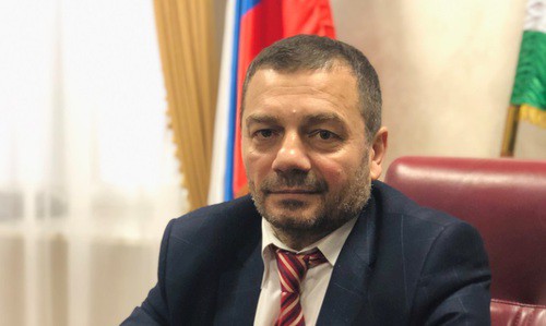 Алаудин Боков. Фото: пресс-служба Постоянного представительства Ингушетии при президенте России http://postpredstvo.ru/obrashhenie-postoyannogo-predstavitelya-respubliki-ingushetiya-alaudina-bokova-k-glave-respubliki-maxmudu-ali-kalimatovu/ Алаудин Боков. Фото: пресс-служба Постоянного представительства Ингушетии при президенте России http://postpredstvo.ru/obrashhenie-postoyannogo-predstavitelya-respubliki-ingushetiya-alaudina-bokova-k-glave-respubliki-maxmudu-ali-kalimatovu/
