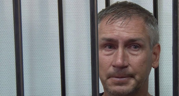 Гендиректор лодочной станции Леонид Жданов. Стоп-кадр видео https://www.youtube.com/watch?v=bnTJPZoKLjA Гендиректор лодочной станции Леонид Жданов. Стоп-кадр видео https://www.youtube.com/watch?v=bnTJPZoKLjA