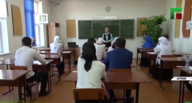 Урок в чеченской школе. Скриншот с видео ЧГТРК "Грозный" https://youtu.be/_-n2lqLS-iE Урок в чеченской школе. Скриншот с видео ЧГТРК "Грозный" https://youtu.be/_-n2lqLS-iE
