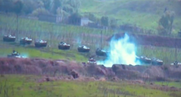 Военные действия на границе Азербайджана и Нагорного Карабаха. Скриншот с видео Минобороны Нагорного Карабаха http://www.nkrmil.am/news/view/2908 Военные действия на границе Азербайджана и Нагорного Карабаха. Скриншот с видео Минобороны Нагорного Карабаха http://www.nkrmil.am/news/view/2908