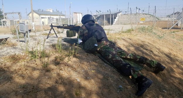 Боец силовых структур. Фото: пресс-служба НАК, http://nac.gov.ru/antiterroristicheskie-ucheniya/operativnym-shtabom-v-respublike-kalmykiya-7.html#&gid=1&pid=4 Боец силовых структур. Фото: пресс-служба НАК, http://nac.gov.ru/antiterroristicheskie-ucheniya/operativnym-shtabom-v-respublike-kalmykiya-7.html#&gid=1&pid=4