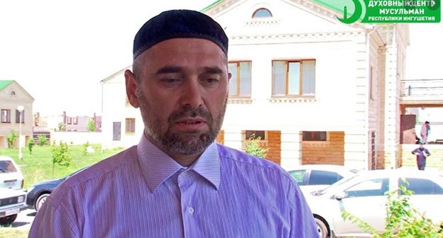 Муфтий Магомед Хаштыров. Стоп-кадр видео https://www.youtube.com/watch?v=tnER2qsvsVo Муфтий Магомед Хаштыров. Стоп-кадр видео https://www.youtube.com/watch?v=tnER2qsvsVo