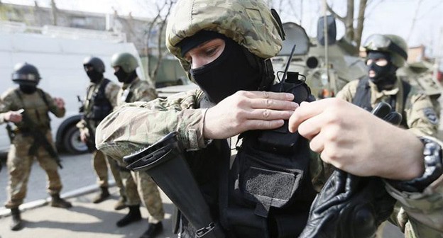 Сотрудники силовых структур. Фото: Геннадий Аносов / Югополис Сотрудники силовых структур. Фото: Геннадий Аносов / Югополис