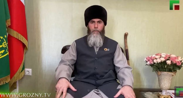 Муфтий Чечни Салах Межиев. Кадр видео ЧГТРК "Грозный" "Салах Межиев жестко высказался про оскорбление чеченских женщин" https://www.youtube.com/watch?v=wBh8JQhmZSU Муфтий Чечни Салах Межиев. Кадр видео ЧГТРК "Грозный" "Салах Межиев жестко высказался про оскорбление чеченских женщин" https://www.youtube.com/watch?v=wBh8JQhmZSU