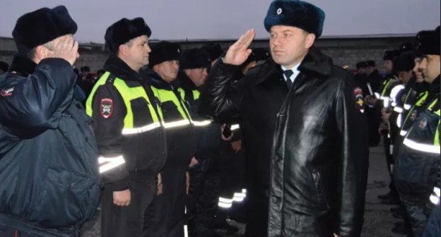 Юрий Нагоев (в центре). Фото: пресс-служба ГИБДД КБР, https://07.мвд.рф/news/item/15207587?year=2020&month=3&day=20 Юрий Нагоев (в центре). Фото: пресс-служба ГИБДД КБР, https://07.мвд.рф/news/item/15207587?year=2020&month=3&day=20
