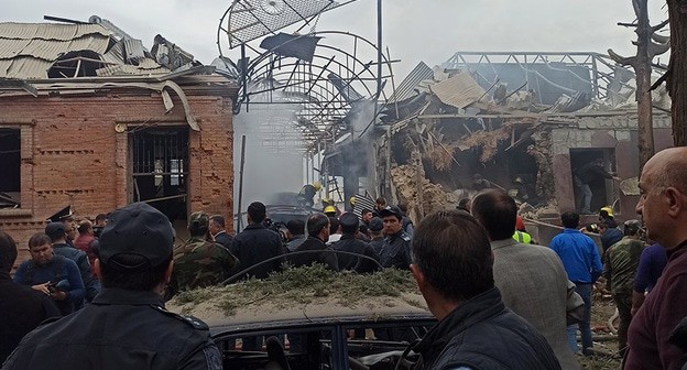 Последствия обстрела Гянджи 4 октября 2020 года. Фото: пресс-служба Министерства обороны Азербайджана https://mod.gov.az/ru/news/ministerstvo-oborony-armyanskaya-propaganda-lzhet-32620.html Последствия обстрела Гянджи 4 октября 2020 года. Фото: пресс-служба Министерства обороны Азербайджана https://mod.gov.az/ru/news/ministerstvo-oborony-armyanskaya-propaganda-lzhet-32620.html