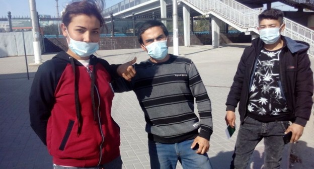 Узбекские мигранты в Волжском. Фото Вячеслава Ященко для "Кавказского узла". Узбекские мигранты в Волжском. Фото Вячеслава Ященко для "Кавказского узла".