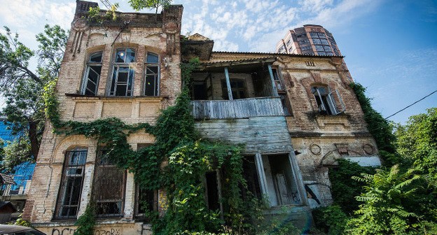 Дом в стиле раннего модерна архитектора Александра Косякина в Краснодаре. Фото Елены Синеок, Юга.ру Дом в стиле раннего модерна архитектора Александра Косякина в Краснодаре. Фото Елены Синеок, Юга.ру
