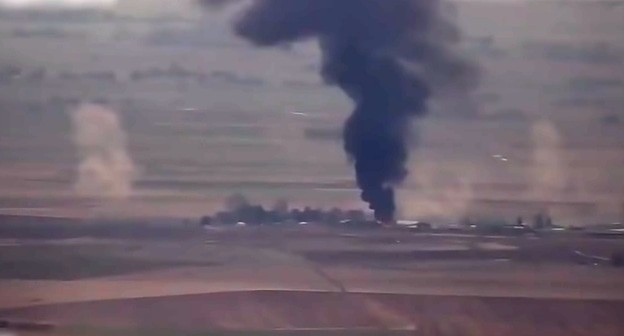 Уничтоженная база ГСМ и паническое бегство солдат Азербайджана из Джебраила. Кадр видео
Aysor TV https://www.youtube.com/watch?v=BIYoPqr7SN0&feature=emb_logo Уничтоженная база ГСМ и паническое бегство солдат Азербайджана из Джебраила. Кадр видео
Aysor TV https://www.youtube.com/watch?v=BIYoPqr7SN0&feature=emb_logo