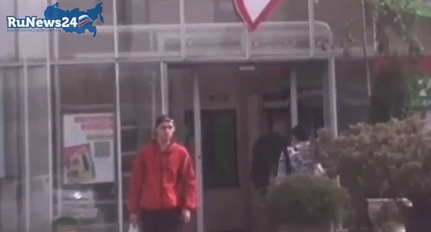 Подозреваемый в подготовке теракта в Ставрополе. Кадр видео
RuNews24 https://www.youtube.com/watch?v=1ol-Ghaf_mo&feature=emb_logo Подозреваемый в подготовке теракта в Ставрополе. Кадр видео
RuNews24 https://www.youtube.com/watch?v=1ol-Ghaf_mo&feature=emb_logo