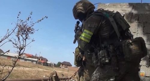 Силовик. Фото: пресс-служба НАК, http://nac.gov.ru/kontrterroristicheskie-operacii/na-okraine-hasavyurta-v-ramkah-kto-prohodit.html#&gid=1&pid=5 Силовик. Фото: пресс-служба НАК, http://nac.gov.ru/kontrterroristicheskie-operacii/na-okraine-hasavyurta-v-ramkah-kto-prohodit.html#&gid=1&pid=5