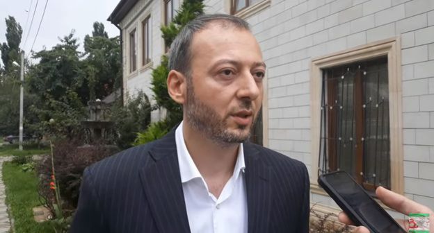 Магомед Хазбиев. Кадр видео "МАГОМЕД ХАЗБИЕВ на СВОБОДЕ!" на канале "Руслан Албаков-Мяршхи" в Youtube https://www.youtube.com/watch?v=sY4FJCosIqw Магомед Хазбиев. Кадр видео "МАГОМЕД ХАЗБИЕВ на СВОБОДЕ!" на канале "Руслан Албаков-Мяршхи" в Youtube https://www.youtube.com/watch?v=sY4FJCosIqw