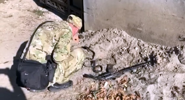 На месте гибели боевиков в Грозном. Кадр видео канала ТACC в FB https://www.facebook.com/watch/?v=779771636142999&t=3 На месте гибели боевиков в Грозном. Кадр видео канала ТACC в FB https://www.facebook.com/watch/?v=779771636142999&t=3