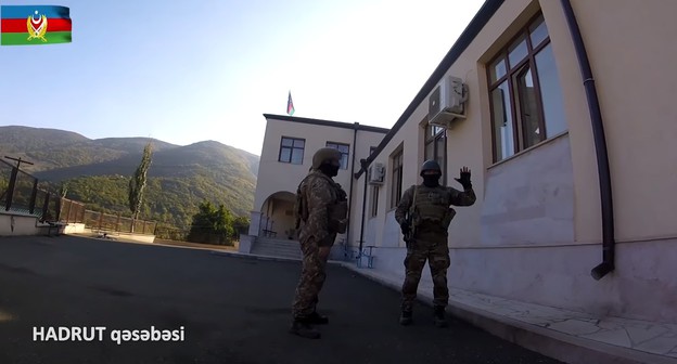 Стоп-кадр из видео на сайте Минобороны Азербайджана, в котором говорится о взятии под контроль Гадрута. https://www.youtube.com/watch?v=Z5wO6jgMFgc Стоп-кадр из видео на сайте Минобороны Азербайджана, в котором говорится о взятии под контроль Гадрута. https://www.youtube.com/watch?v=Z5wO6jgMFgc