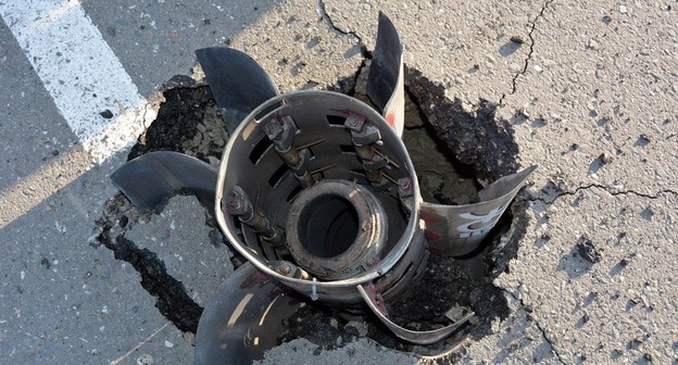 Неразорвавшаяся ракета на улице Степанакерта. Фото RescueServiceOfTheNKR https://www.facebook.com/RescueServiceOfTheNKR/posts/3777307692303678 Неразорвавшаяся ракета на улице Степанакерта. Фото RescueServiceOfTheNKR https://www.facebook.com/RescueServiceOfTheNKR/posts/3777307692303678