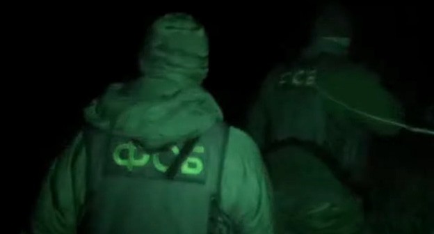 На месте ликвидации террористов в Кировском районе Волгограда. Кадр видео ПРОИСШЕСТВИЯ ОПЕРАТИВНО https://www.youtube.com/watch?v=q94bRqHmb2w&feature=emb_logo На месте ликвидации террористов в Кировском районе Волгограда. Кадр видео ПРОИСШЕСТВИЯ ОПЕРАТИВНО https://www.youtube.com/watch?v=q94bRqHmb2w&feature=emb_logo