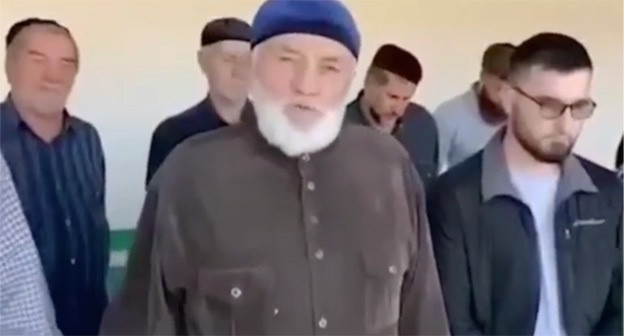Видеообращение родственников проживающего в Австрии чеченского блогера Сайд-Хусейна Магомадова. Скриншот: телеграм-канал 1ADAT Видеообращение родственников проживающего в Австрии чеченского блогера Сайд-Хусейна Магомадова. Скриншот: телеграм-канал 1ADAT