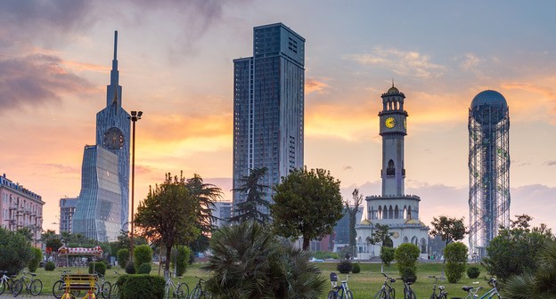 Столица Аджарии Батуми. Фото Дмитрий Анатольевич Моттль- https://commons.wikimedia.org/wiki/Category:Batumi#/media/File:Batumi_sunset_2.jpg Столица Аджарии Батуми. Фото Дмитрий Анатольевич Моттль- https://commons.wikimedia.org/wiki/Category:Batumi#/media/File:Batumi_sunset_2.jpg