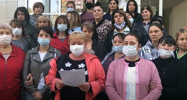 Врачи Пятигорского роддома выступают против перепрофилирования в ковидный госпиталь. Кадр видео Вечерний Ставрополь https://www.youtube.com/watch?v=SFkNtauGZh4&feature=emb_logo Врачи Пятигорского роддома выступают против перепрофилирования в ковидный госпиталь. Кадр видео Вечерний Ставрополь https://www.youtube.com/watch?v=SFkNtauGZh4&feature=emb_logo