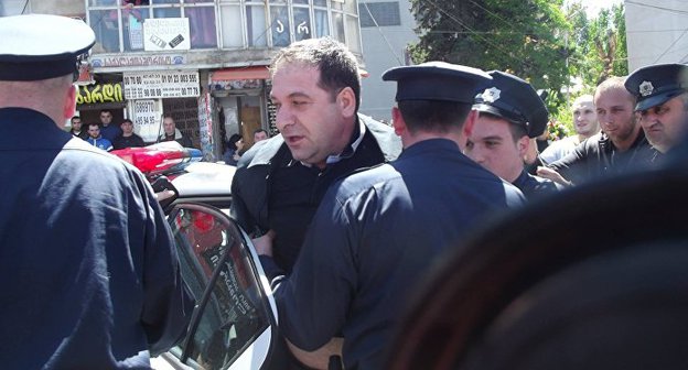 Задержание Бежана Гунавы 25 августа 2020 года. Фото пресс-службы партии "Свободная Грузия" Задержание Бежана Гунавы 25 августа 2020 года. Фото пресс-службы партии "Свободная Грузия"