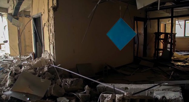 Последствия обстрела Республиканского медицинского центра Степанакерта, включающего в себя роддом и детскую больницу. 28.10.20 Кадр видео обращения омбудсмена Арцаха Артака Бегларяна на станице НКР ИнфоЦентр https://www.facebook.com/ArtsakhInformation Последствия обстрела Республиканского медицинского центра Степанакерта, включающего в себя роддом и детскую больницу. 28.10.20 Кадр видео обращения омбудсмена Арцаха Артака Бегларяна на станице НКР ИнфоЦентр https://www.facebook.com/ArtsakhInformation