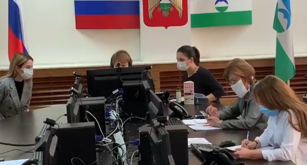 Колл-центр оперативного штаба Кабардино-Балкарии. Фото: скриншот со страницы kbrminzdrav в Instagram https://www.instagram.com/p/CHAuKugnxGq/ Колл-центр оперативного штаба Кабардино-Балкарии. Фото: скриншот со страницы kbrminzdrav в Instagram https://www.instagram.com/p/CHAuKugnxGq/