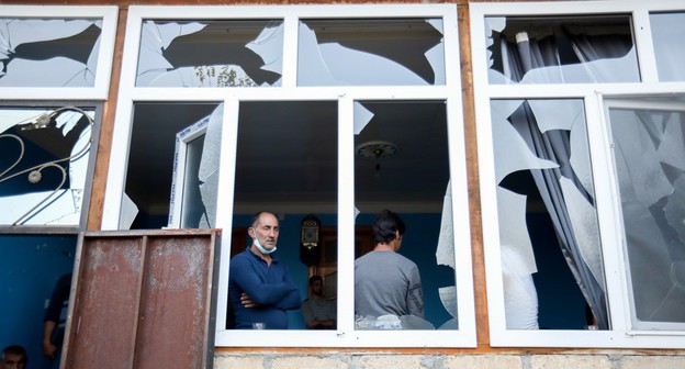 Поврежденный обстрелом дом. 27 октября 2020 г. Фото Азиза Каримова для "Кавказского узла" Поврежденный обстрелом дом. 27 октября 2020 г. Фото Азиза Каримова для "Кавказского узла"