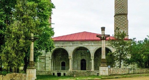 Верхняя мечеть Гевхар-аги в Шуши. Фото: https://az.wikipedia.org/wiki/Yuxarı_Gövhər_ağa_məscidi#/media/Şəkil:Մզկիթ_Վերին_(Մեծ).JPG Верхняя мечеть Гевхар-аги в Шуши. Фото: https://az.wikipedia.org/wiki/Yuxarı_Gövhər_ağa_məscidi#/media/Şəkil:Մզկիթ_Վերին_(Մեծ).JPG