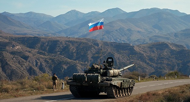 Российские миротворцы на границе в Армении. 10 ноября 2020 года. Фото: REUTERS/Francesco Brembati Российские миротворцы на границе в Армении. 10 ноября 2020 года. Фото: REUTERS/Francesco Brembati