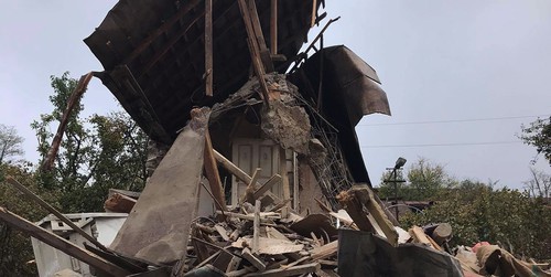 Уничтоженный взрывом дом. 6 ноября 2020 года. Фото Алвард Григорян для "Кавказского узла". Уничтоженный взрывом дом. 6 ноября 2020 года. Фото Алвард Григорян для "Кавказского узла".