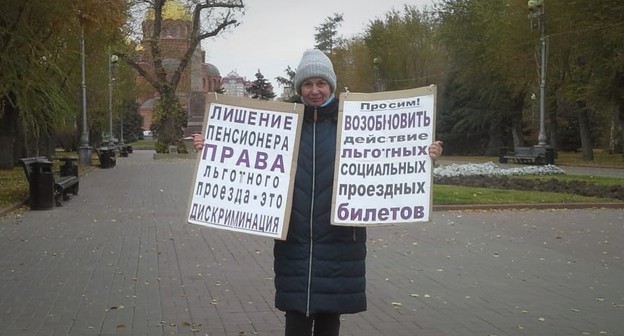 Пикет Тамары Гродниковой с требованием вернуть льготы на проезд. Волгоград, 15 ноября 2020 года. Фото Татьяны Филимоновой для "Кавказского узла". Пикет Тамары Гродниковой с требованием вернуть льготы на проезд. Волгоград, 15 ноября 2020 года. Фото Татьяны Филимоновой для "Кавказского узла".