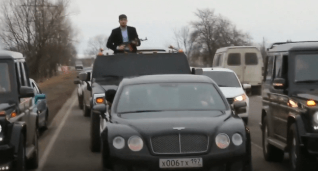 Свадебный кортеж в Ингушетии. Стоп-кадр видео https://youtu.be/RVhJ11KM3zY Свадебный кортеж в Ингушетии. Стоп-кадр видео https://youtu.be/RVhJ11KM3zY